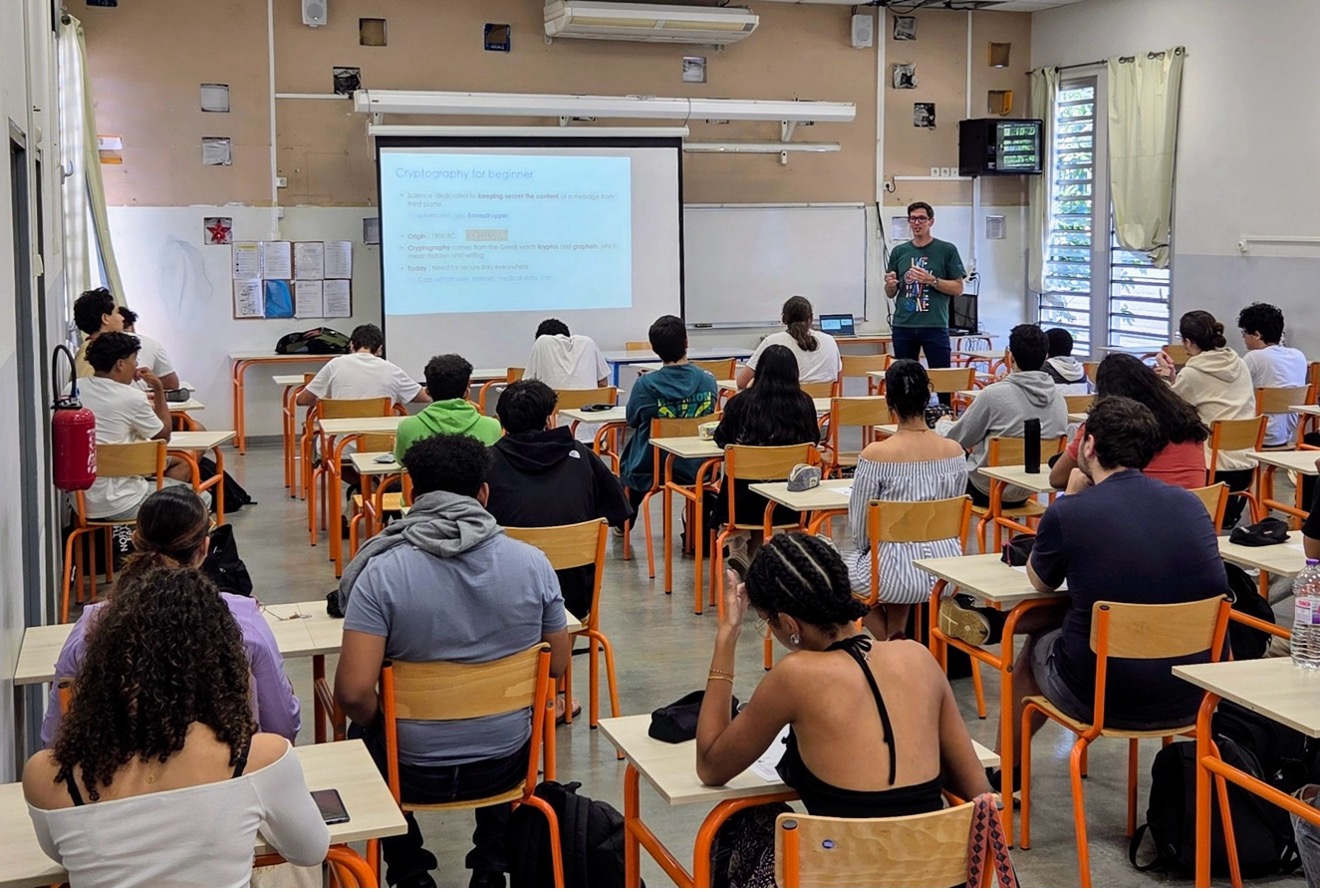  Plus de 100 conférences quantiques organisées par CNRS Physique, le GDR TeQ et le PEPR Quantique ! 
